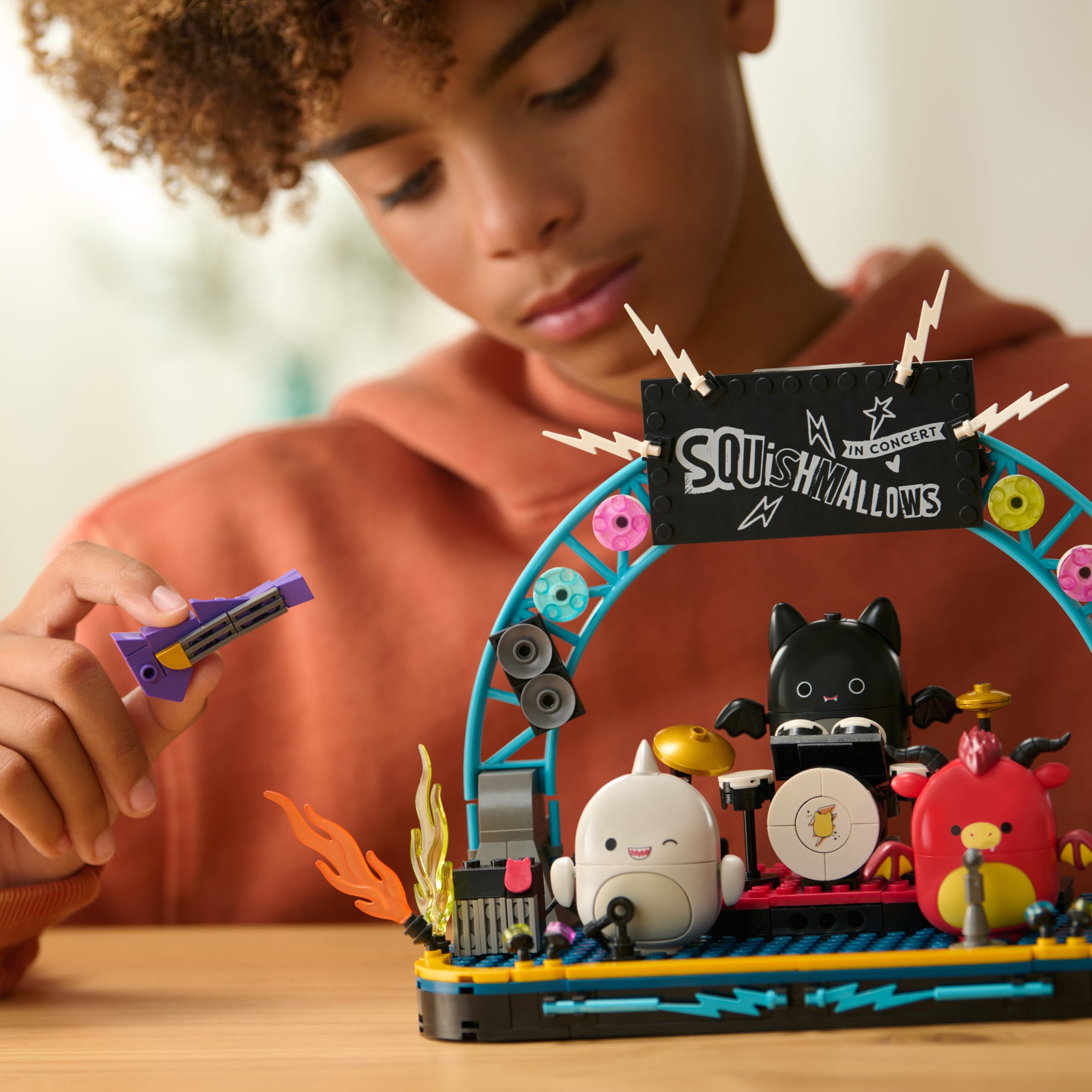 Squishmallows Squish Tour Concert Building Set - Image 2