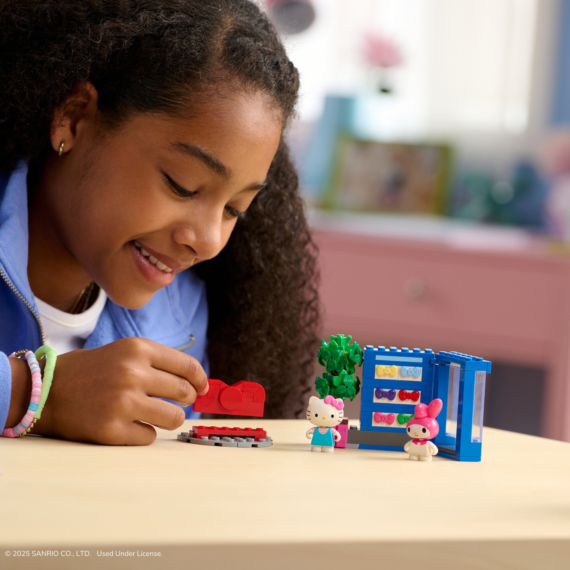 Hello Kitty and Friends Bow Vending Machine Building Set - Image 6