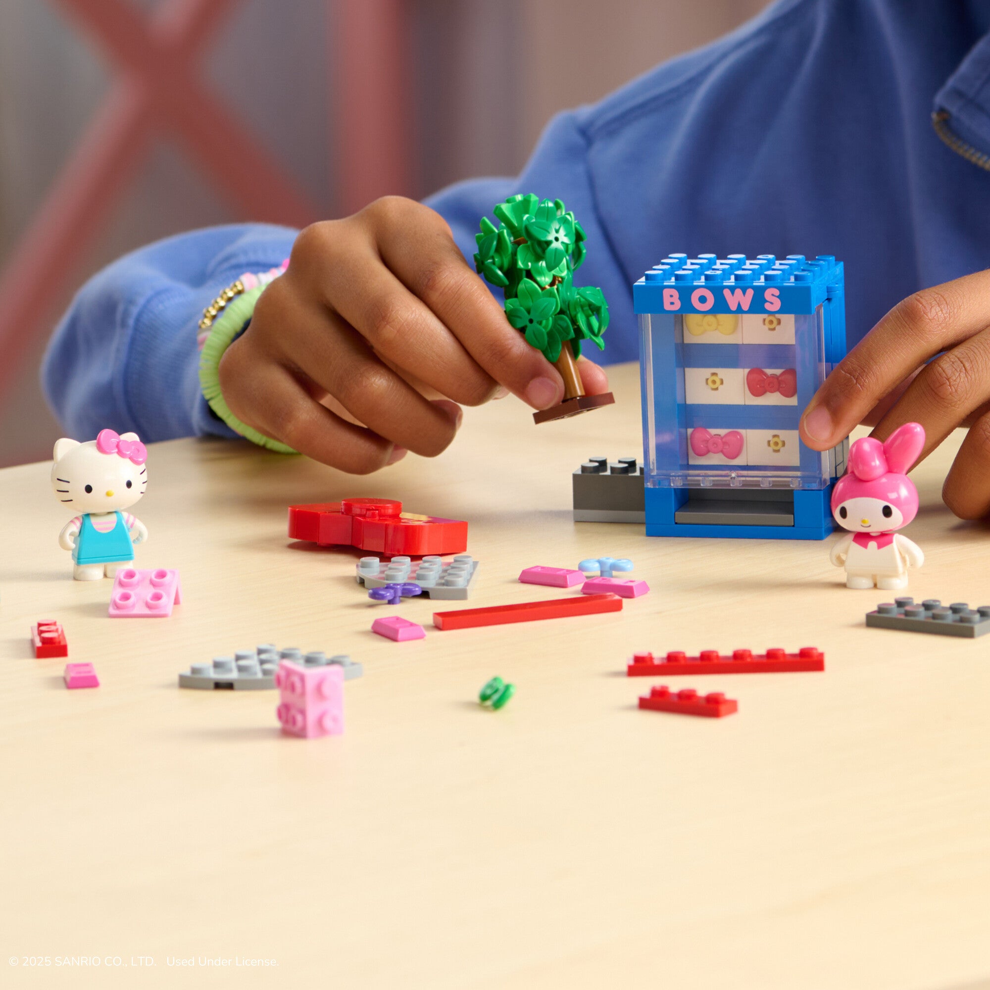 Hello Kitty and Friends Bow Vending Machine Building Set - Image 8