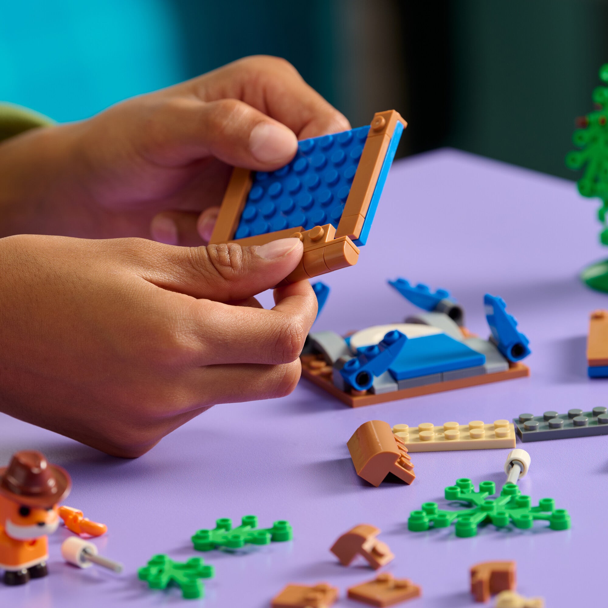 Adopt Me Red Fox & Campsite Building Set - Image 3