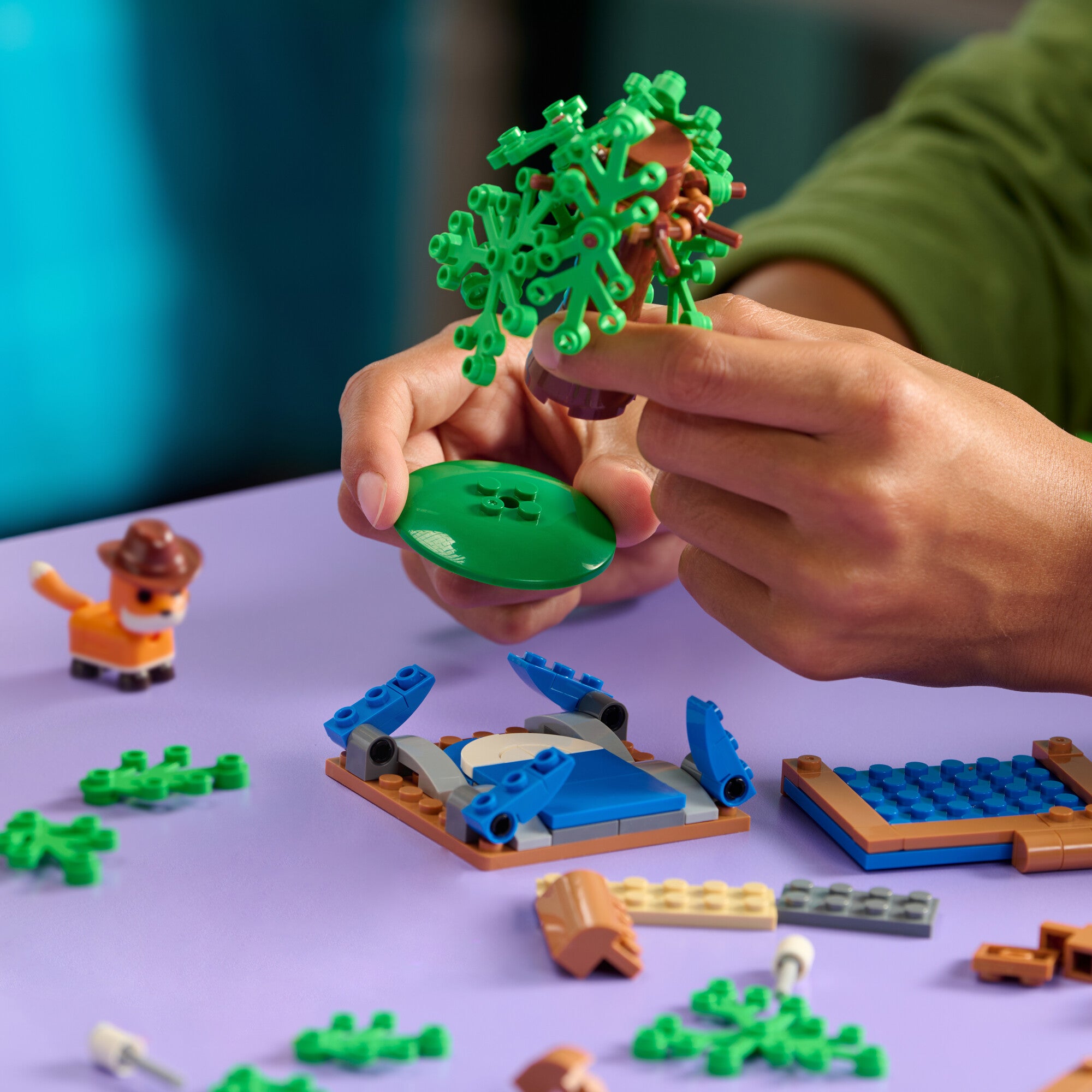 Adopt Me Red Fox & Campsite Building Set - Image 4